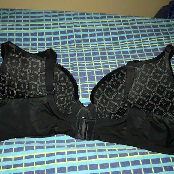 Victoria’s Secret bra 36C ❤️‎ - Picture 2 of 5